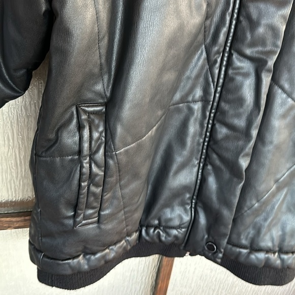 Sea New York
Black Faux Leather Puff Jacket size small fits oversized up to Med - Picture 9 of 13